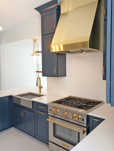  Navy Cabinets Bronze Pulls Gold Range Hood Picket Glossy Tile Quartz Countertop Kitchen Remodel dRemodeling