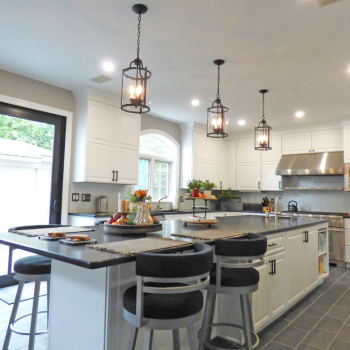 Sleek Sophistication: A Kitchen Where Clean Lines Meet Classic Elegance